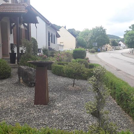 Ferienwohnung Goettert - Haus Erika Beckingen Bagian luar foto